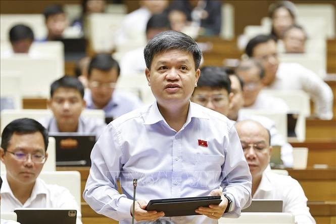 ta-dinh-thi.jpg