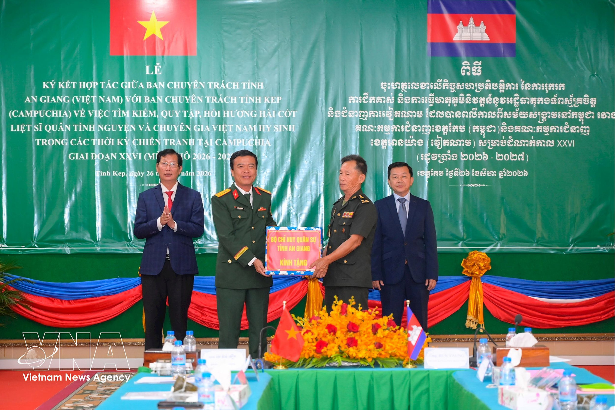 potal-an-giang-va-tinh-kep-campuchia-ky-ket-hop-tac-tim-kiem-quy-tap-hai-cot-liet-si-8983274.jpg