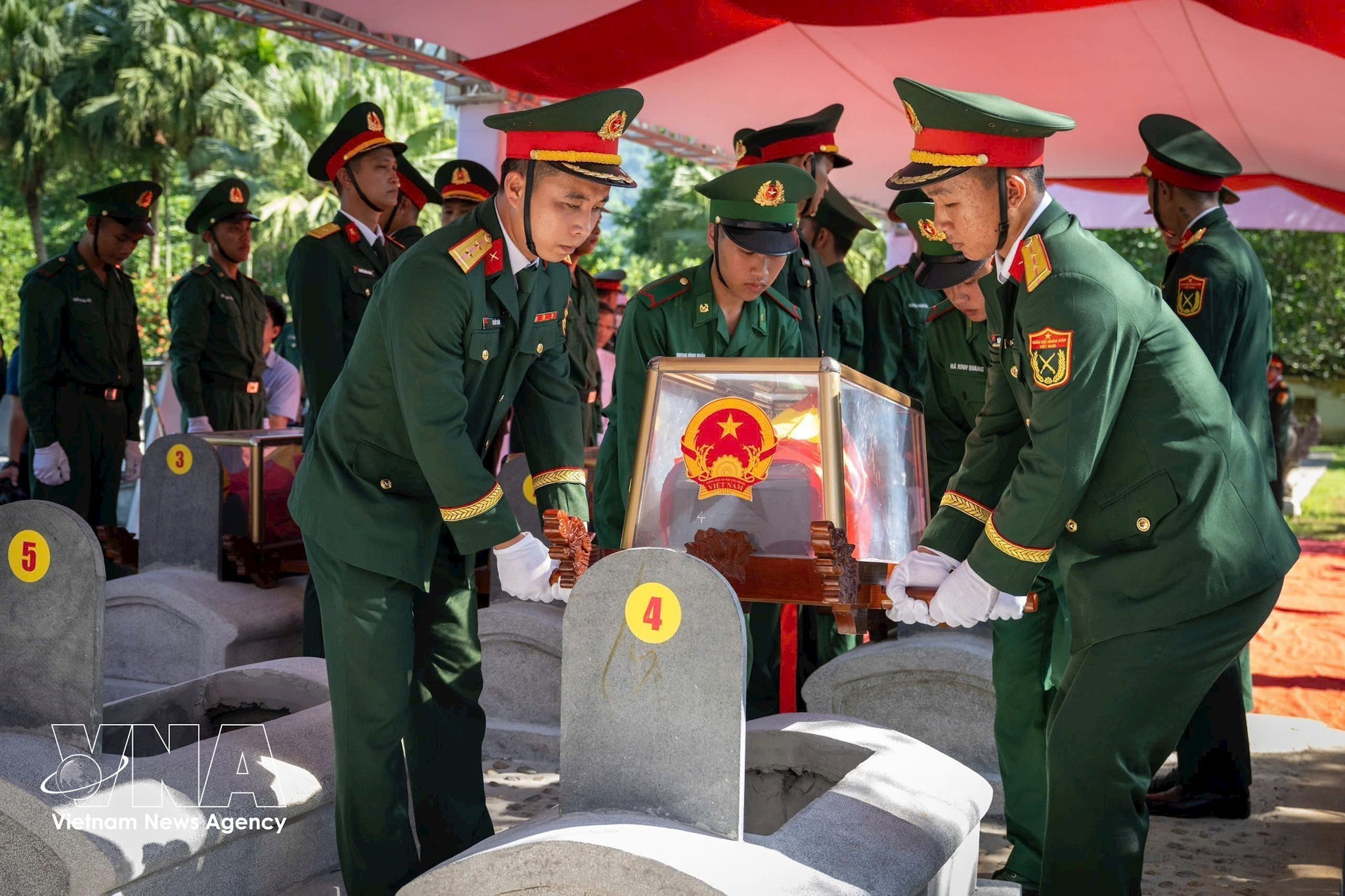 potal-chien-dich-500-ngay-dem-noi-dai-hanh-trinh-tim-lai-ten-cho-cac-anh-hung-liet-sy-8913436.jpg