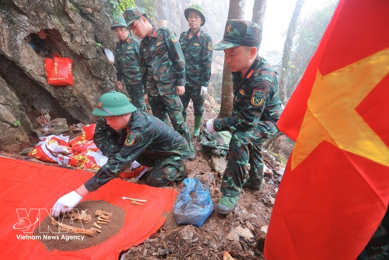 potal-chien-dich-500-ngay-dem-tuyen-quang-dua-hai-cot-cac-liet-si-hy-sinh-tai-cao-diem-685-va-a5-xa-thanh-thuy-ve-nha-cho-8856411.jpg