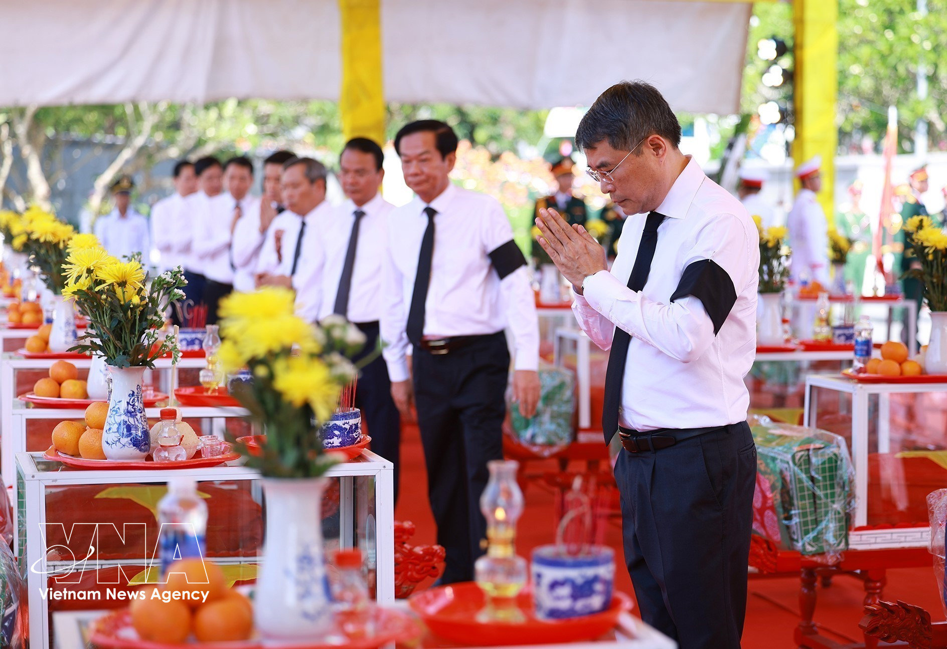 potal-thu-tuong-du-le-truy-dieu-va-an-tang-hai-cot-liet-si-tai-nghia-trang-liet-sy-quoc-gia-duong-9-tai-quang-tri-8779422.jpg