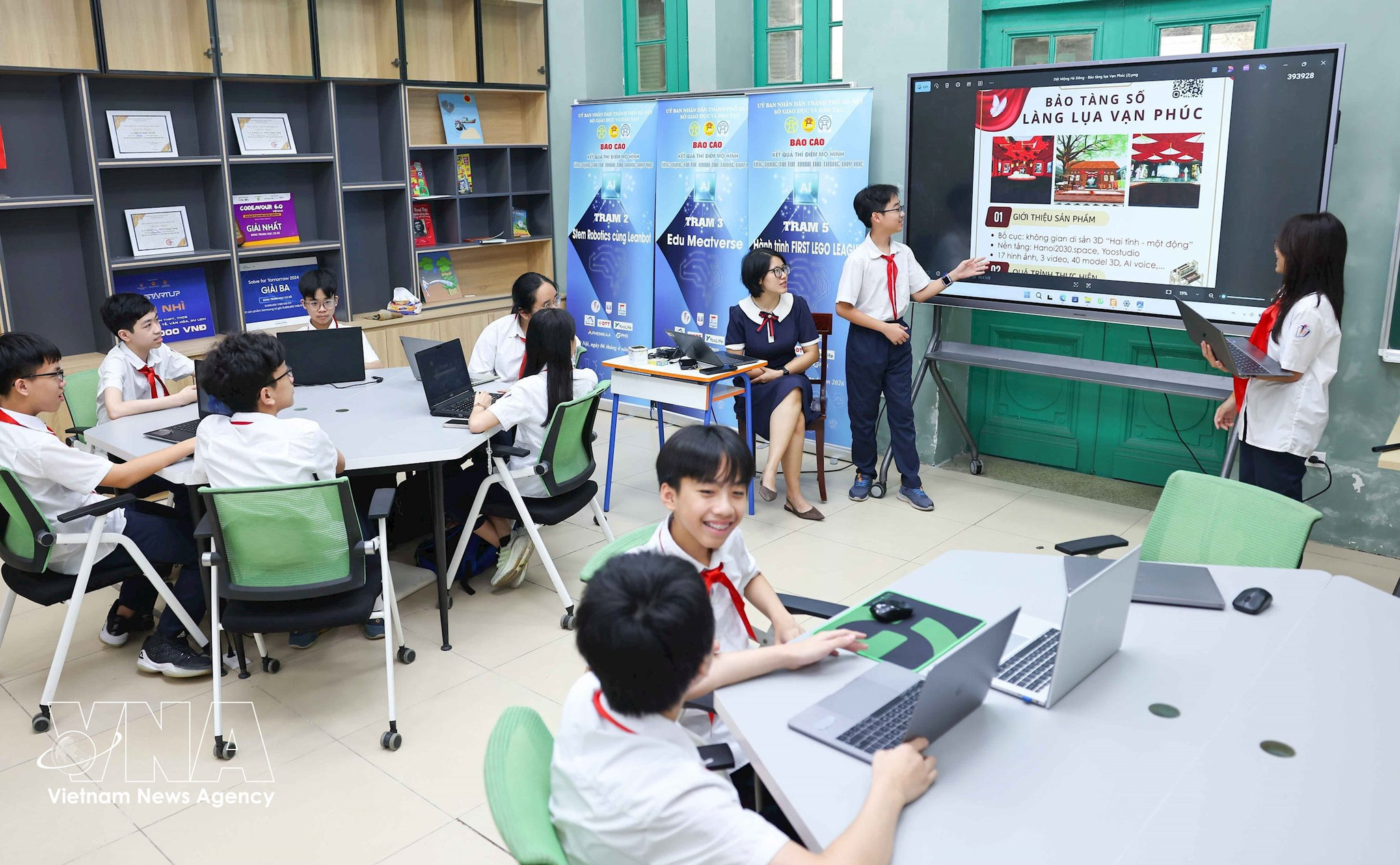 Nâng cao giáo dục cho học sinh về văn hóa số. Ảnh: TTXVN