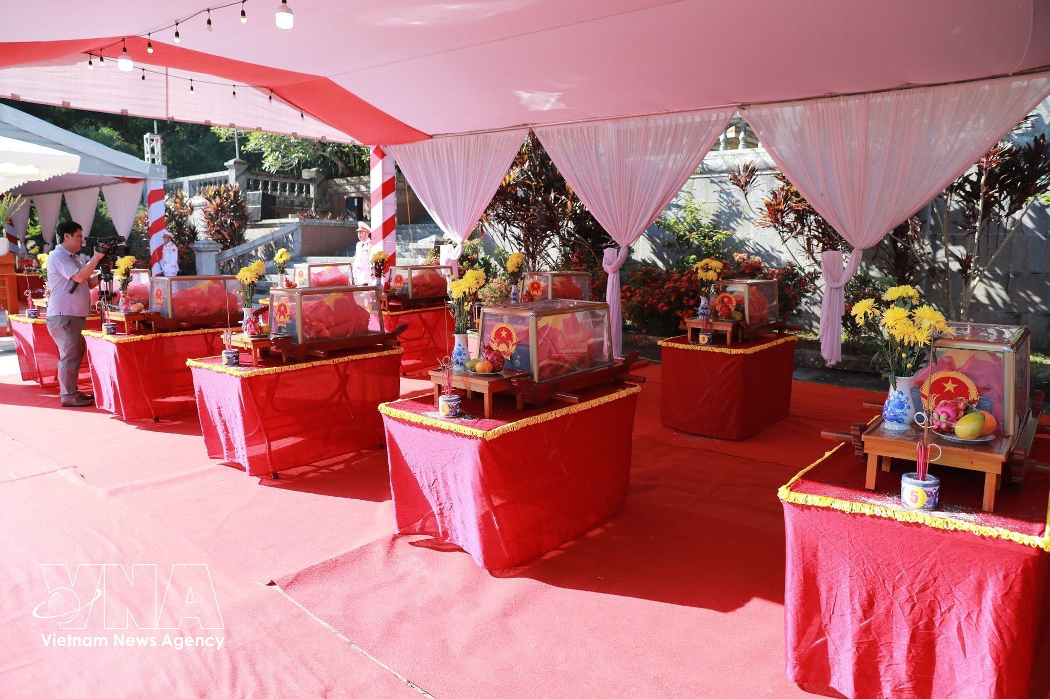 potal-thanh-hoa-truy-dieu-va-an-tang-hai-cot-liet-si-quan-tinh-nguyen-va-chuyen-gia-viet-nam-hy-sinh-tren-nuoc-ban-lao-8787400.jpg