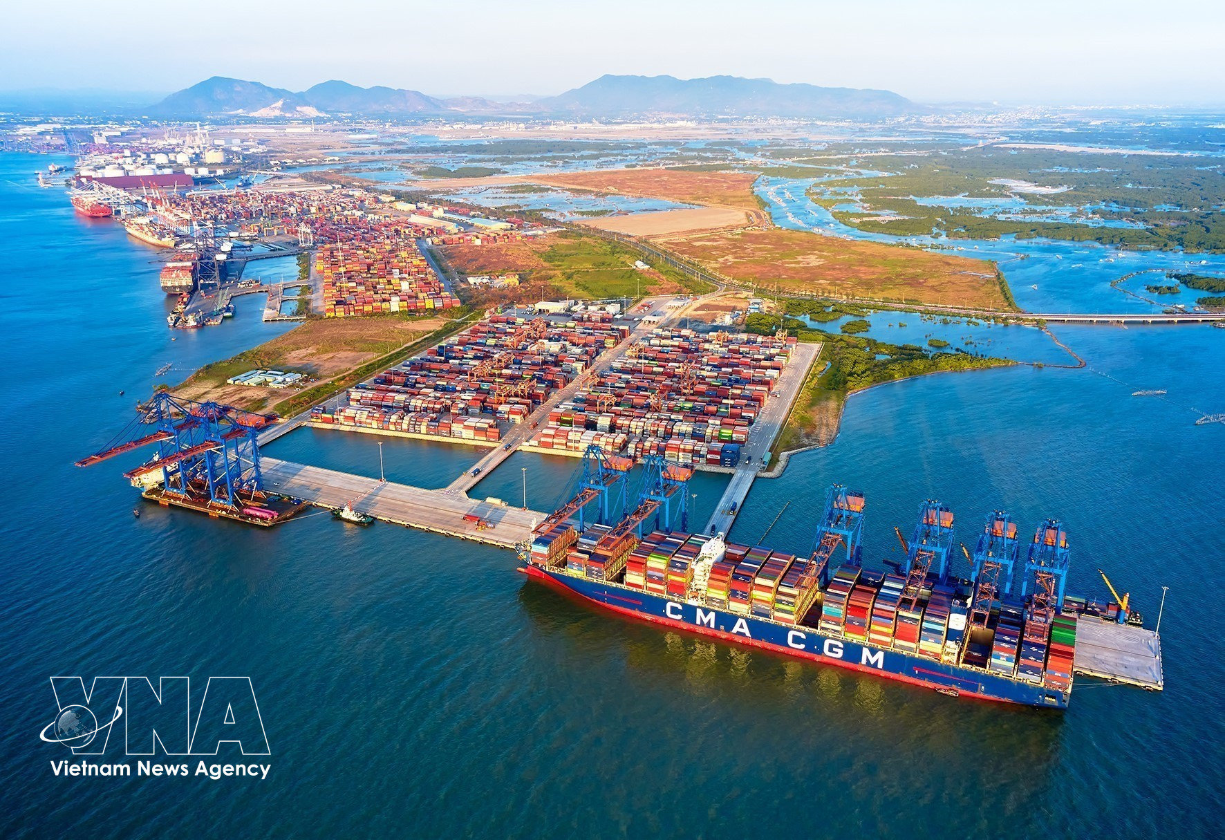 Cảng quốc tế Gemalink là cảng có cơ sở hạ tầng và trang thiết bị hiện đại bậc nhất cả nước và vị trí khai thác có nhiều ưu thế nhất tại khu vực cụm cảng Cái Mép (thị xã Phú Mỹ, tỉnh Bà Rịa - Vũng Tàu). Ảnh: TTXVN