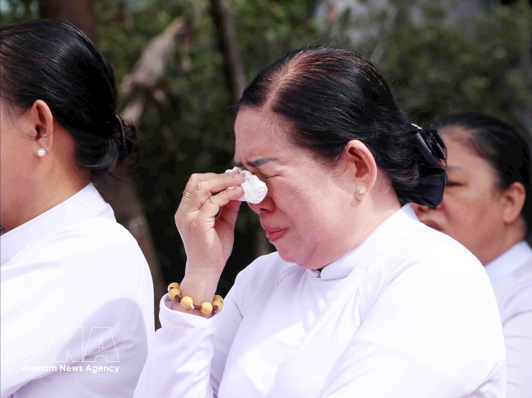 potal-tin-huu-cao-dai-cau-sieu-tuong-niem-cac-anh-hung-liet-si-tai-cong-vien-le-thi-rieng-9006760.jpg