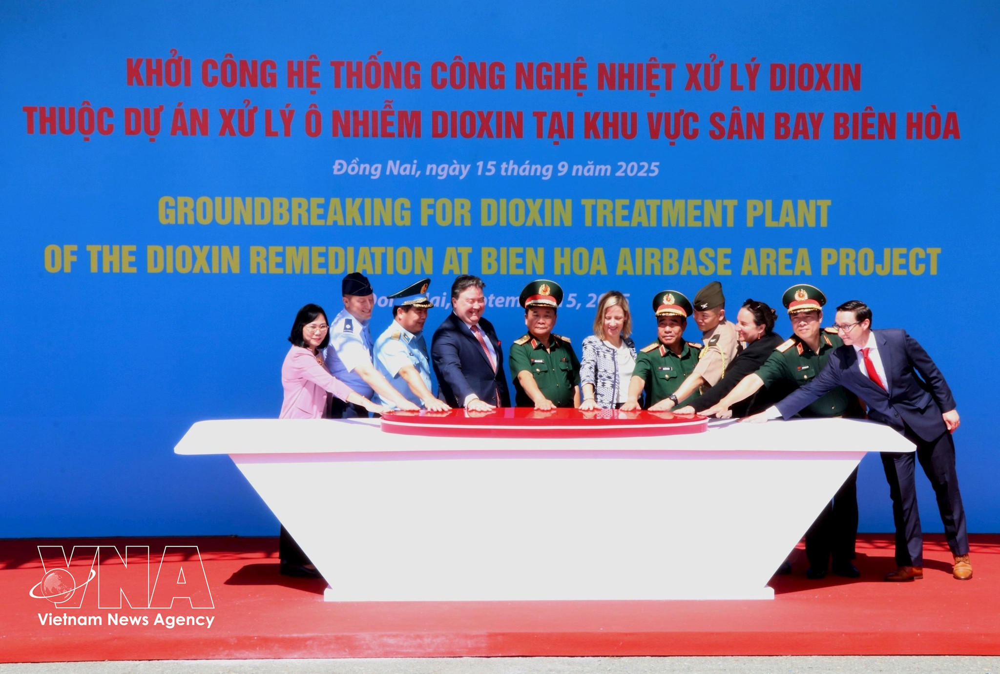 potal-viet-nam-hoa-ky-no-luc-lam-sach-o-nhiem-dioxin-va-cai-thien-cuoc-song-nguoi-khuyet-tat-8275640.jpg