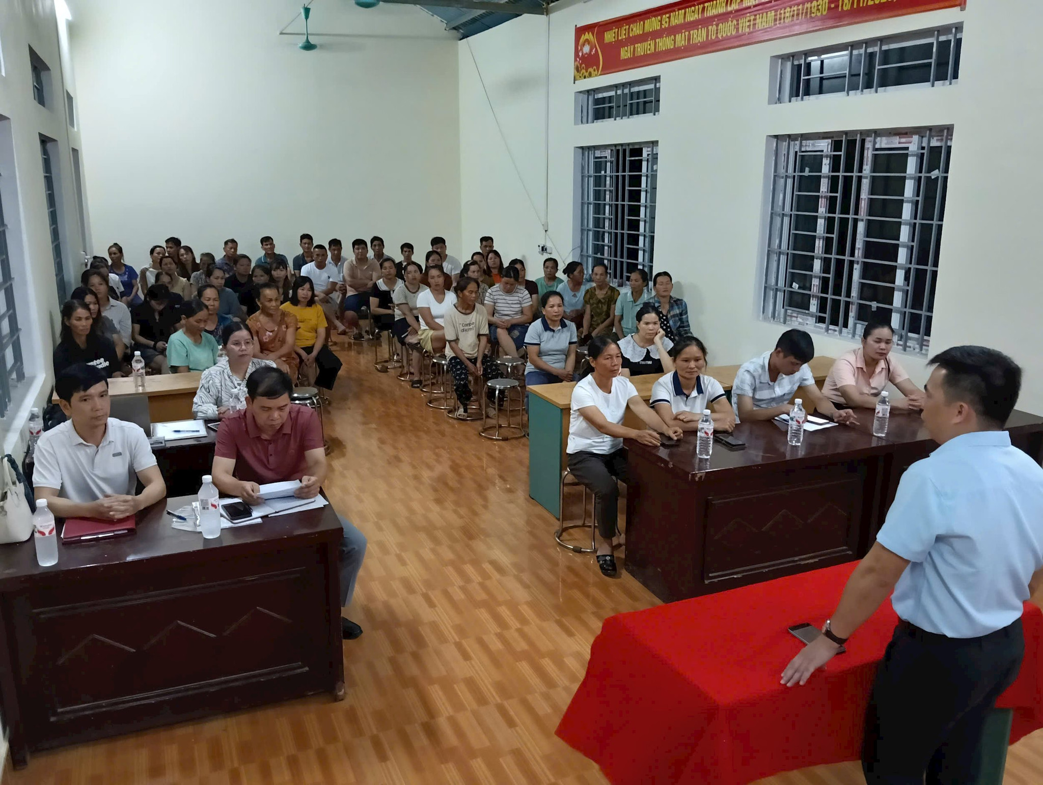 anh-di-van-dong-phu-huynh-duc-long-6.jpg
