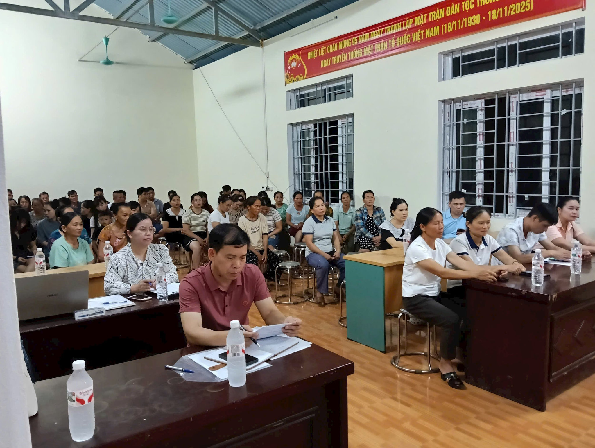 anh-di-van-dong-phu-huynh-duc-long-7.jpg