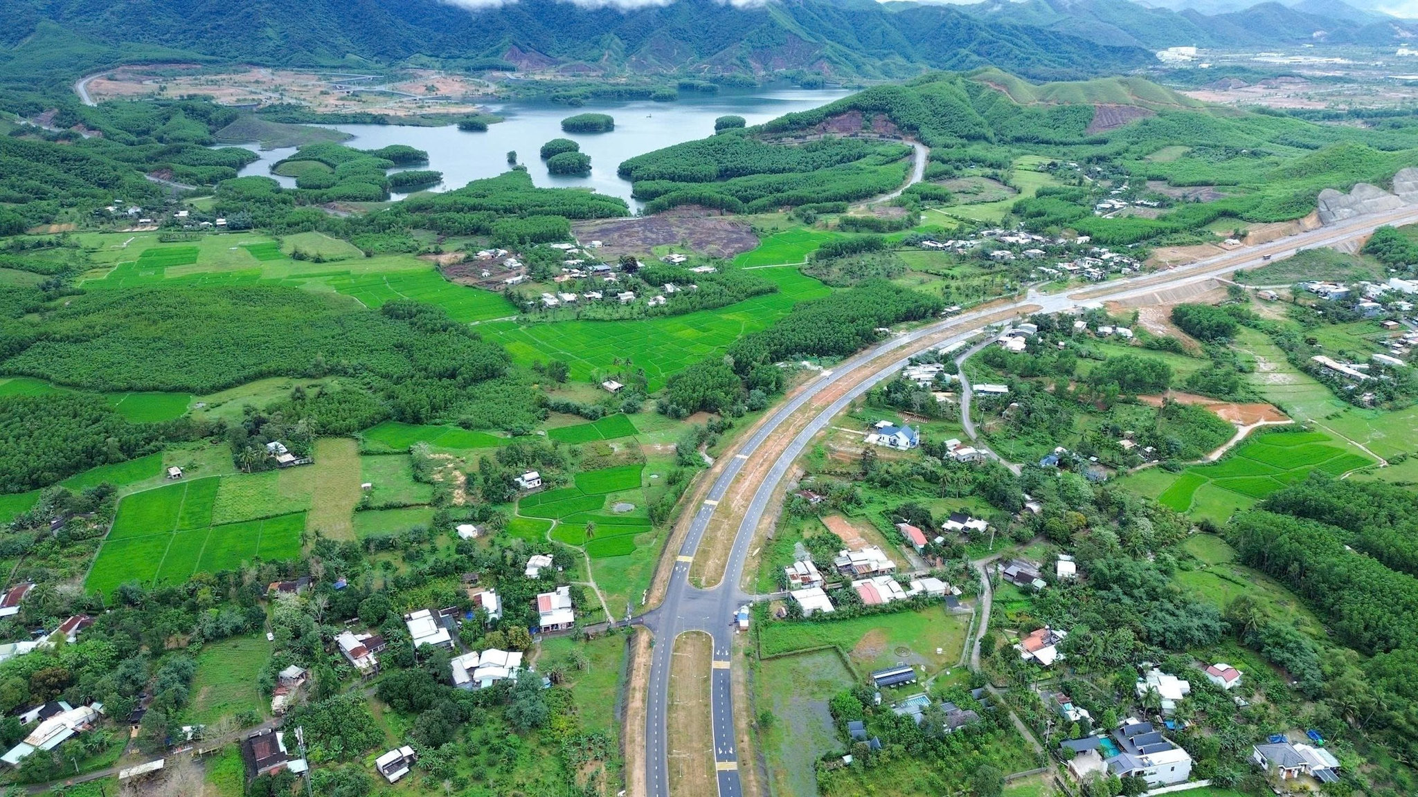 vna_potal_khoi_cong_khu_cong_nghiep_hoa_ninh_tao_dong_luc_kep_phat_trien_cong_nghiep_tay_bac_da_nang_8920170.jpg