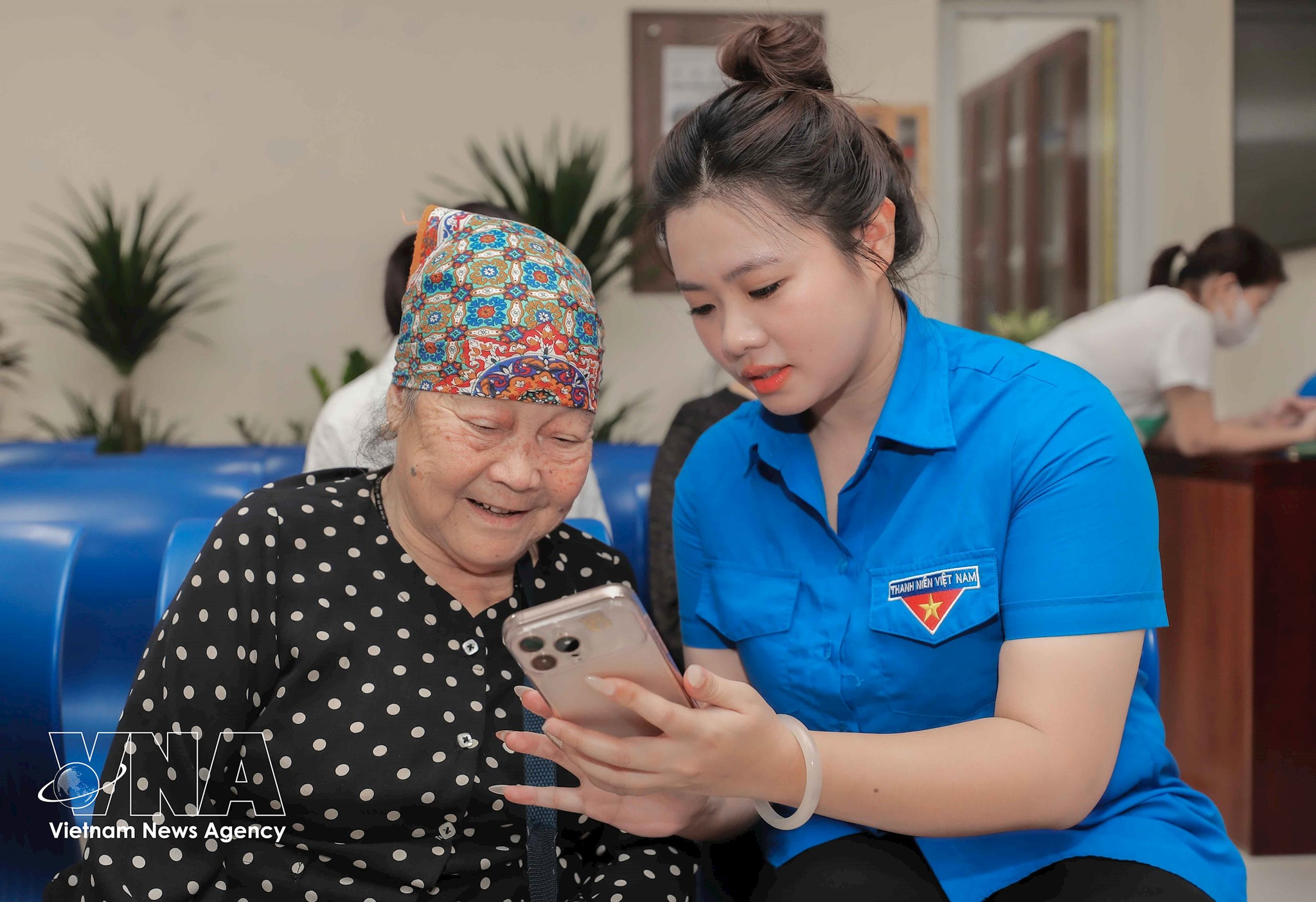 potal-diem-sang-chuyen-doi-so-dua-cong-nghe-den-tan-cua-cham-den-trai-tim-8698296.jpg