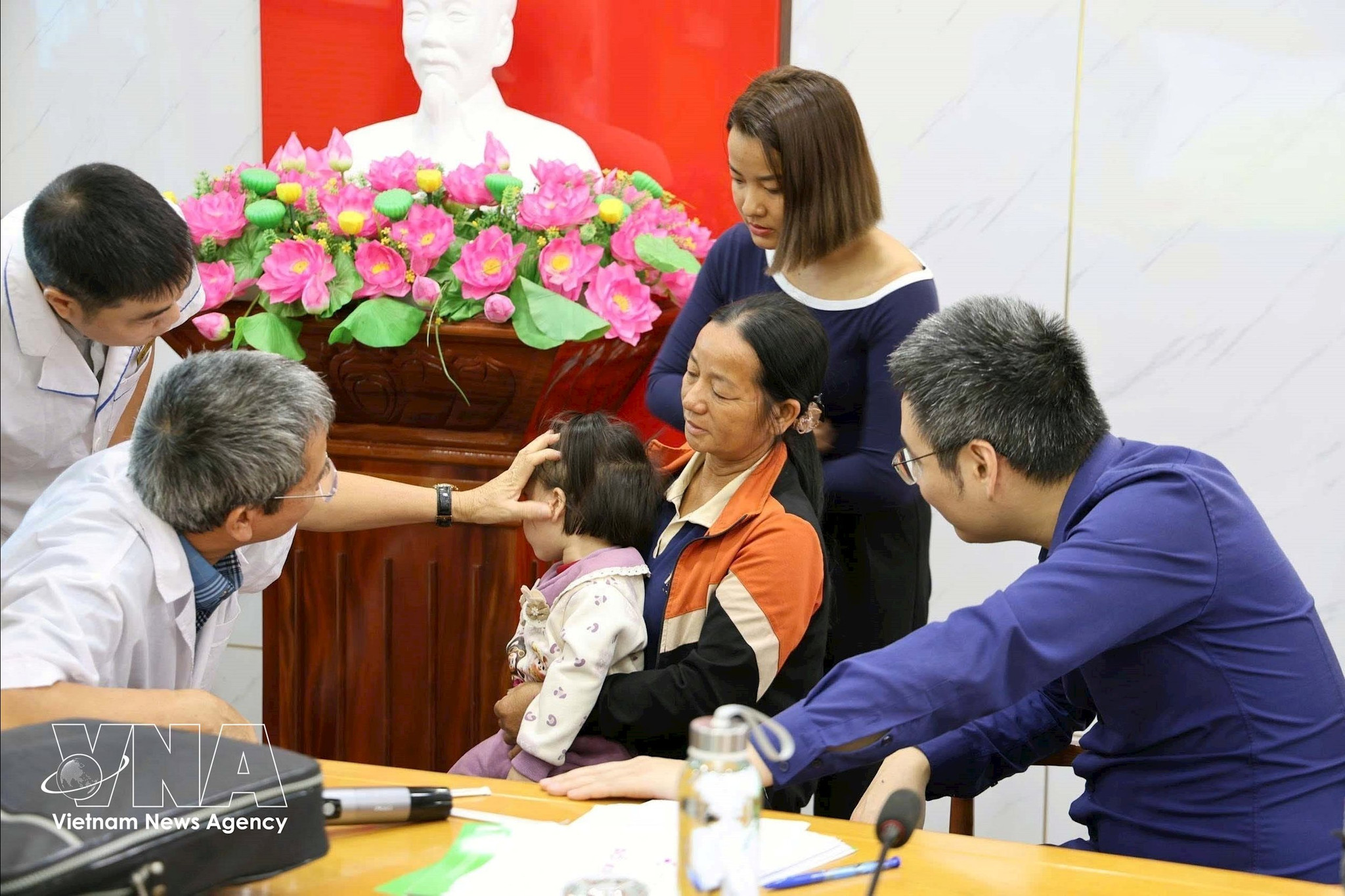vnanet_potal-lan-toa-yeu-thuong.jpg
