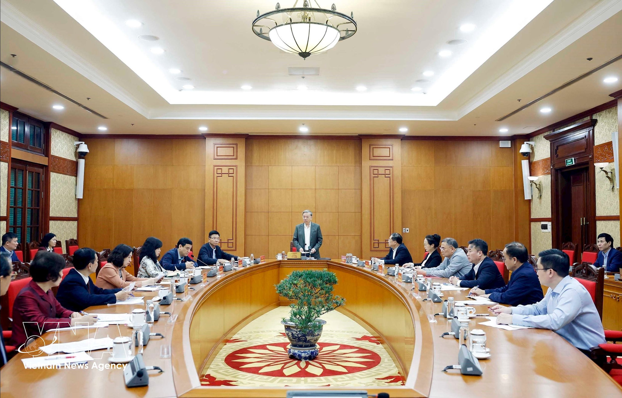 Chiều 3/12/2025, tại Trụ sở Trung ương Đảng, Tổng Bí thư Tô Lâm chủ trì cuộc làm việc về tình hình thực hiện chủ trương, chính sách của Đảng, Nhà nước đối với người khuyết tật. Ảnh: TTXVN