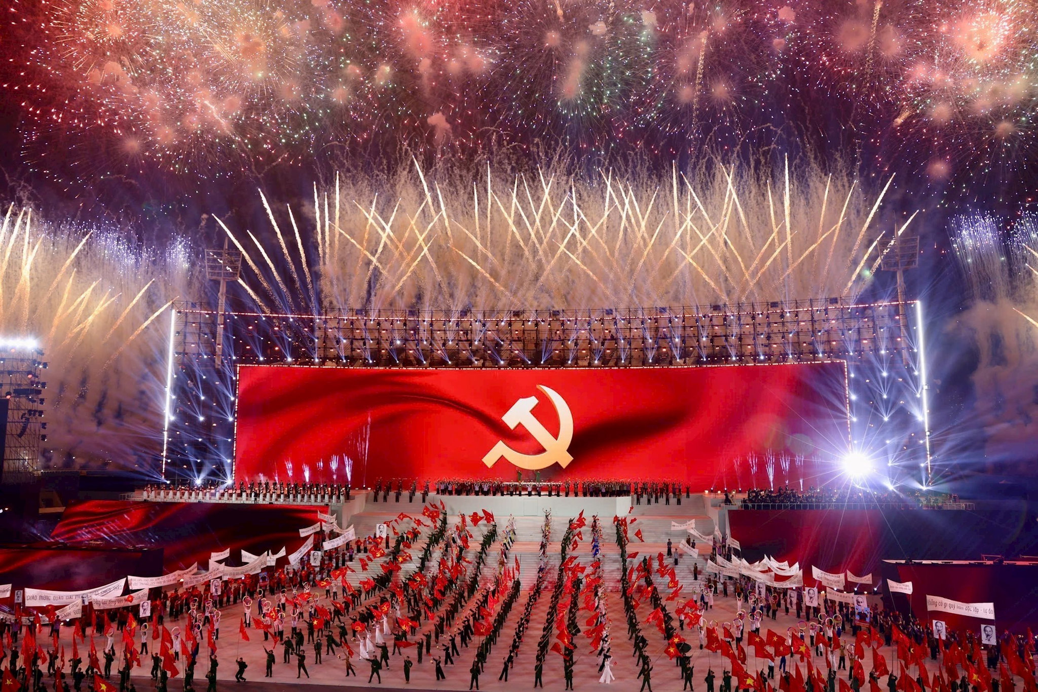 vna_potal_chuong_trinh_nghe_thuat_chao_mung_thanh_cong_dai_hoi_xiv_cua_dang_8549069.jpg