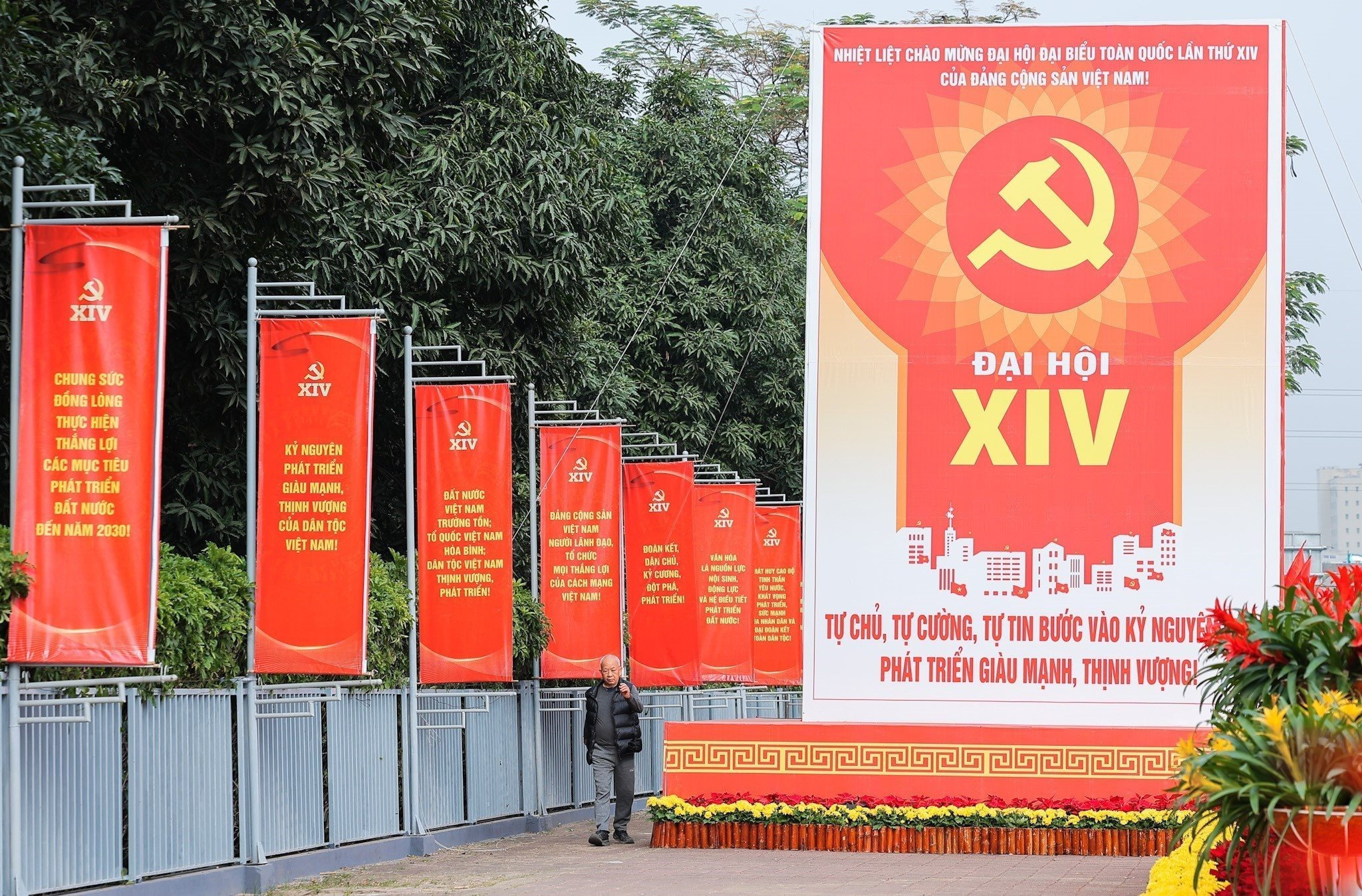 vna_potal_dai_hoi_xiv_cua_dang_ruc_ro_co_hoa_chao_mung_dai_hoi_xiv__8534347.jpeg