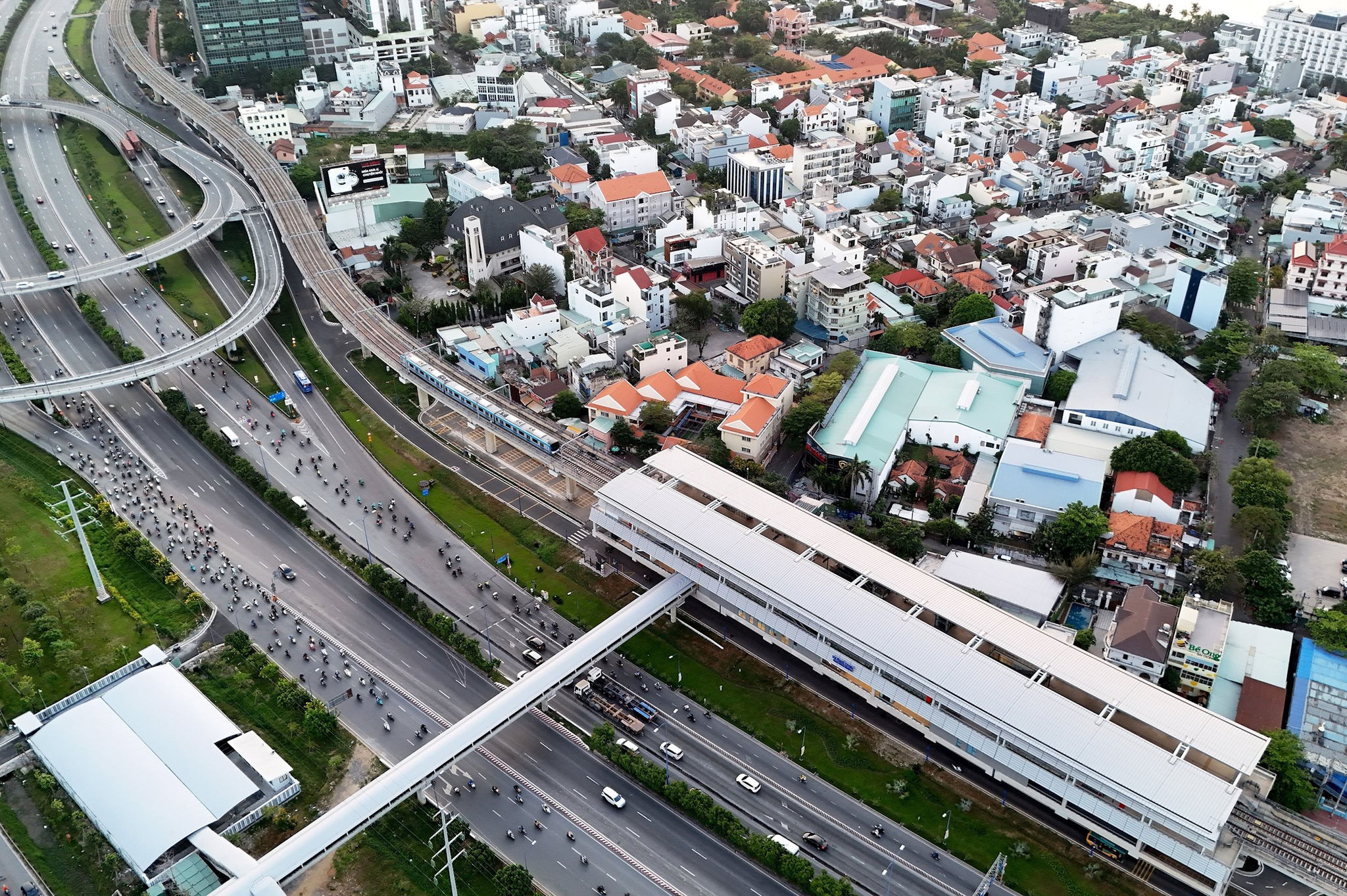 vna_potal_thanh_pho_ho_chi_minh_tang_toc_hoan_thanh_mang_luoi_metro_8414668(1).jpg