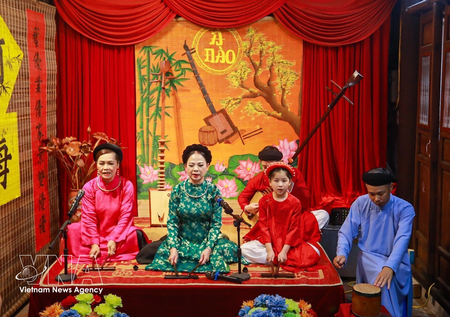 potal-van-hoa-soi-duong-dua-nghe-thuat-ca-tru-truyen-thong-den-gan-cong-chung-tre-8886892.jpg