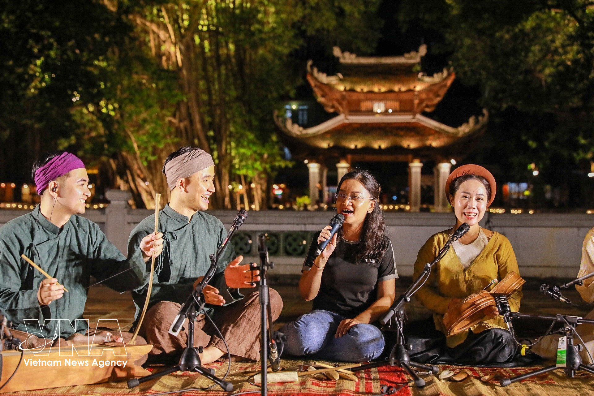 potal-vong-phach-kinh-ky-dua-nghe-thuat-hat-xam-den-gan-hon-voi-gioi-tre-8921494.jpg