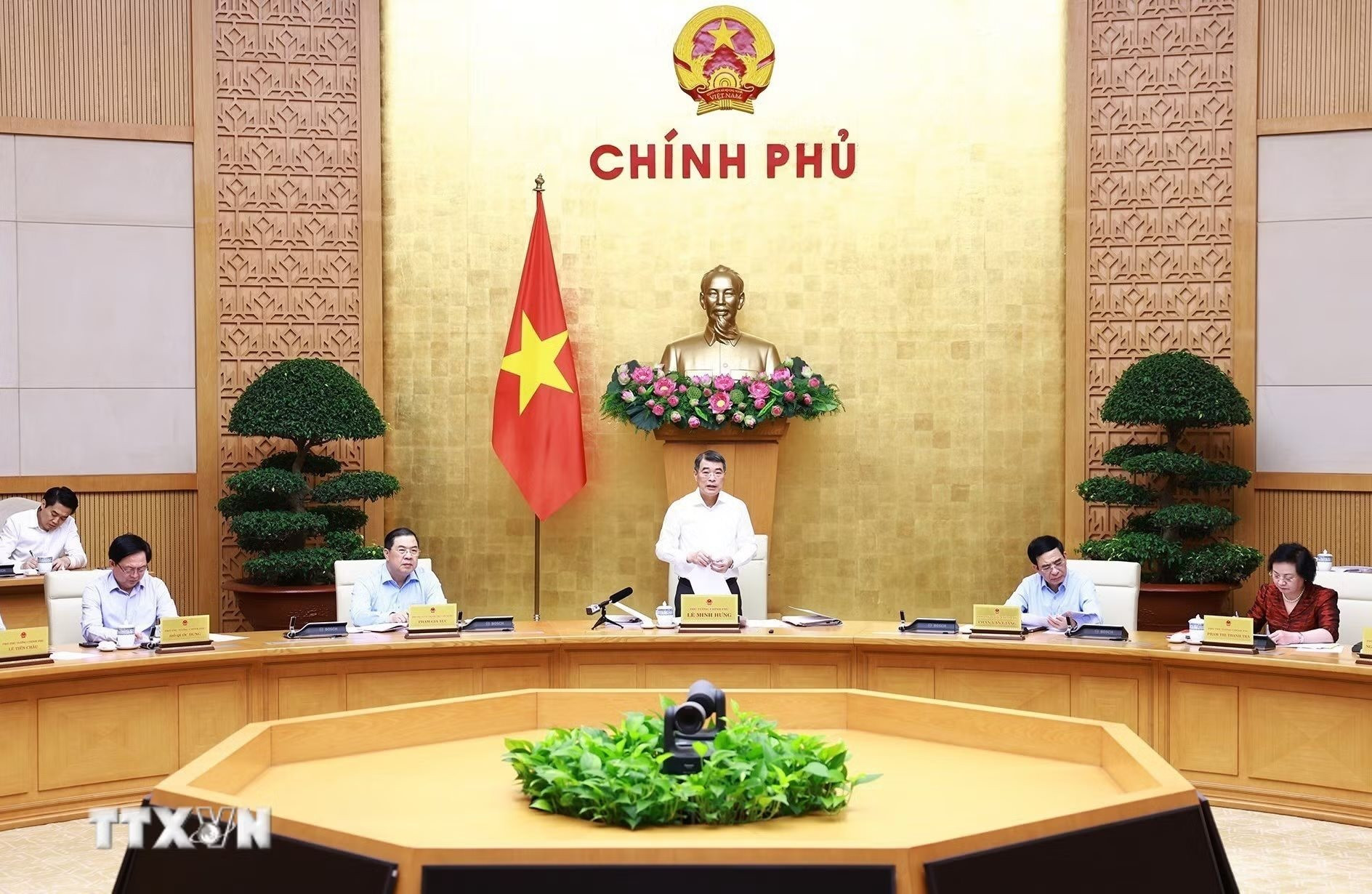 ban-sao-thu-tuong-le-minh-hung-chu-tri-hop-thuong-truc-chinh-phu-1.jpg