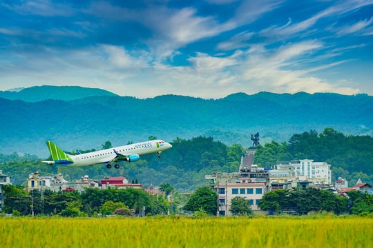 Bài 2: Người nông dân ngắm ruộng đồng từ trên cao: Khi giấc mơ bay thành hiện thực