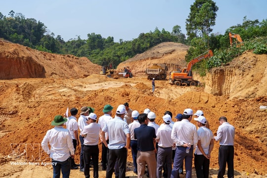 骏马驰骋 跨越群山：岘港边境地区六大工程项目建设按下“加速键”