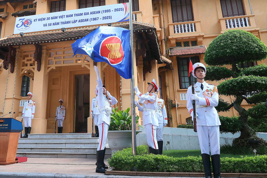 Bài 3: Những mô hình phát triển mới của ASEAN trong bối cảnh chuyển dịch toàn cầu