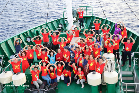 HARNESSING OVERSEAS VIETNAMESE RESOURCES IN NEW ERA